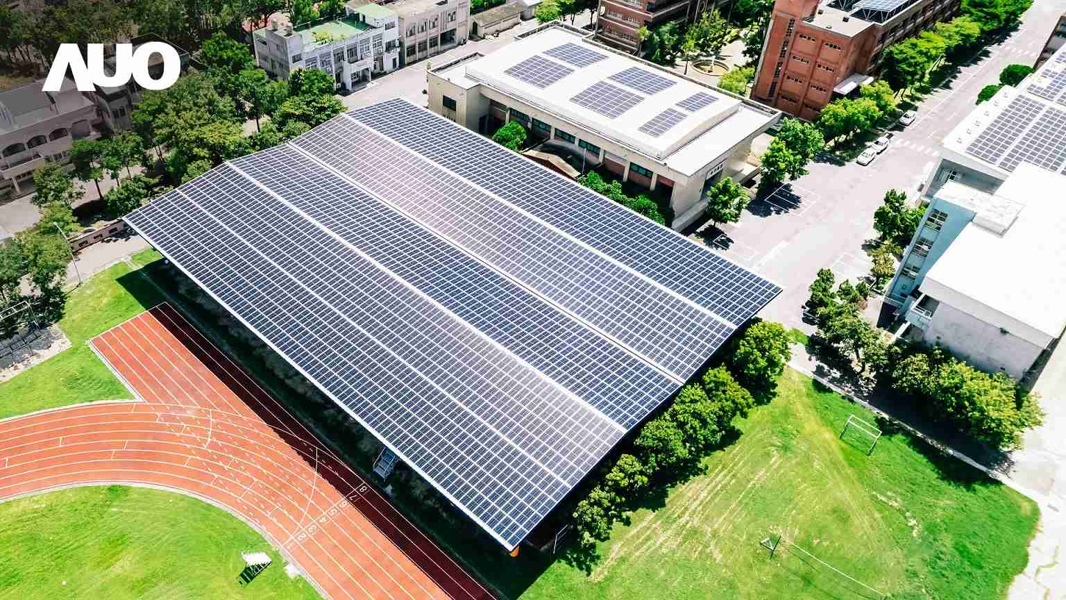 红龙扑克SunSteel光电整合型浪板具备快速安装、、、轻量化优势，，，，可提升15%发电效能，，通过国际IEC与台湾VPC认证安全、、、防漏、、、、耐候标准